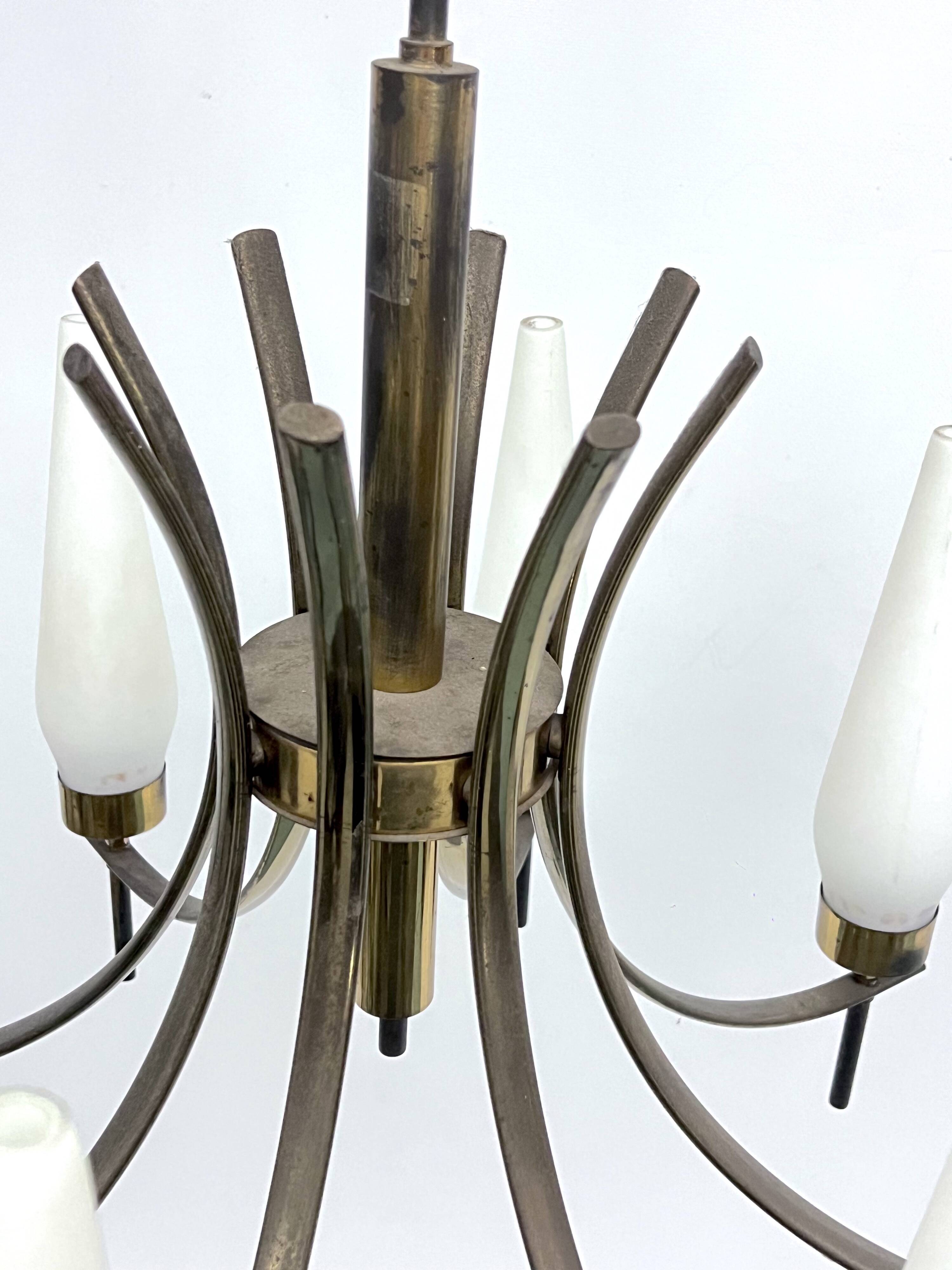 Mid-Century 8 lights brass and opaline glass chandelier. Italy 1950s