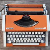 Luxury Olympia traveller typewriter