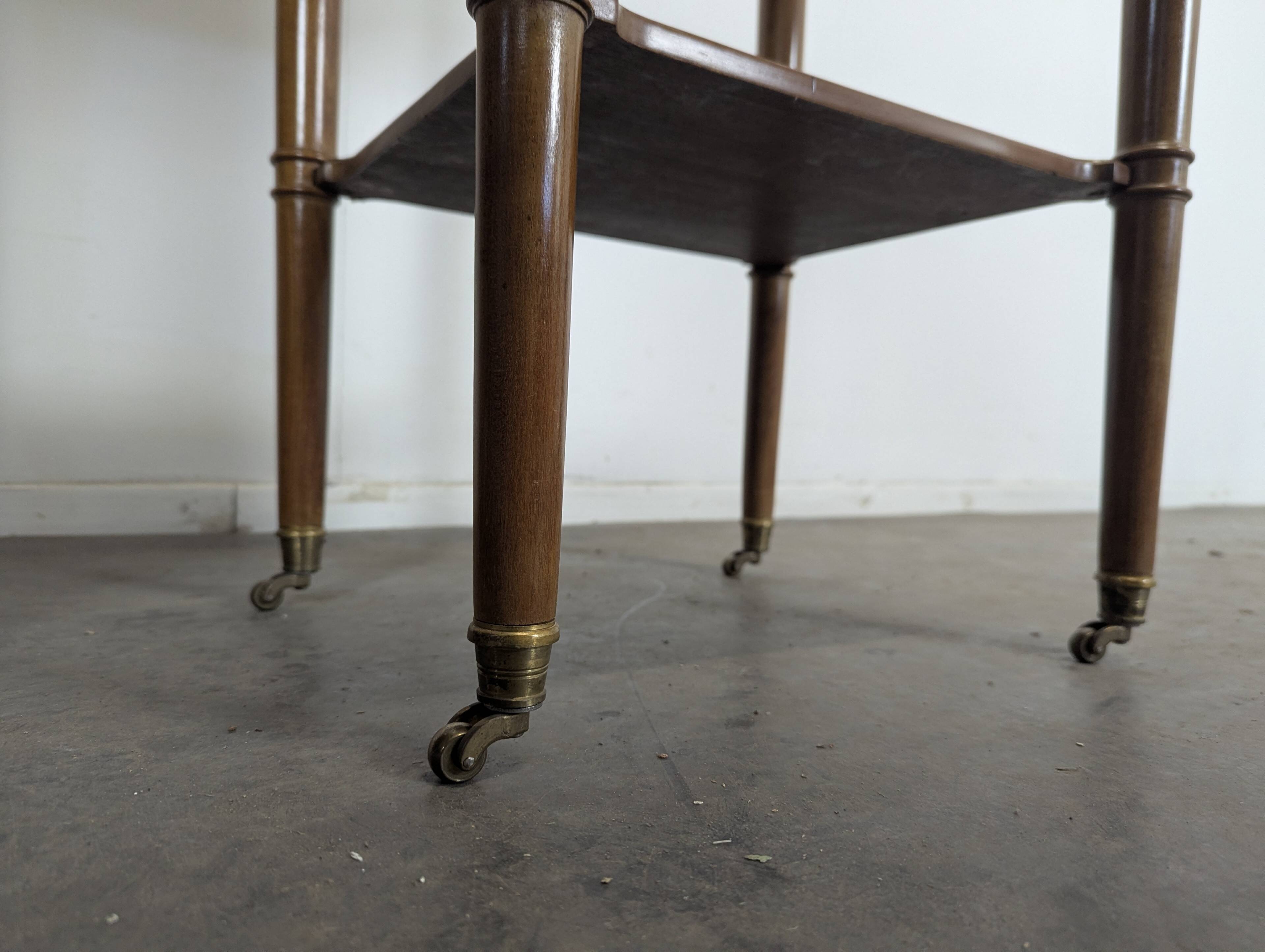Mahogany refreshment cabinet from the early 19th century.