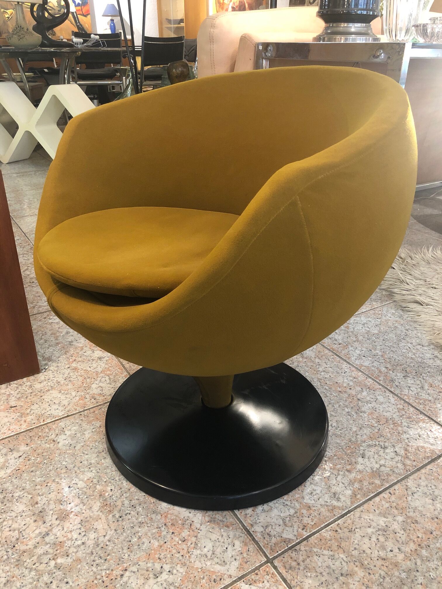 Pierre Guariche's luna armchair for Meurop