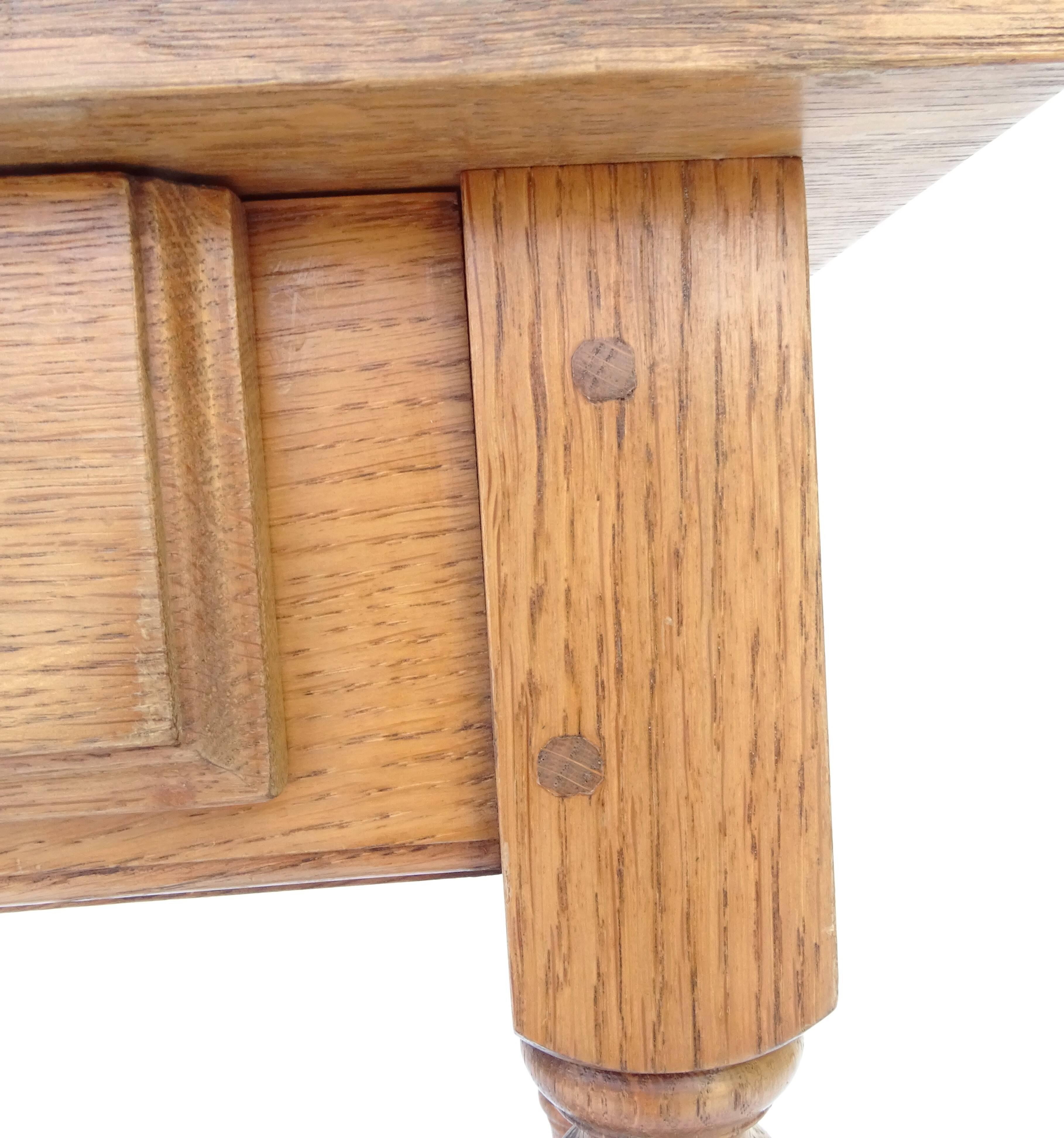 Console ou table d'appoint en bois massir teinté chêne clair