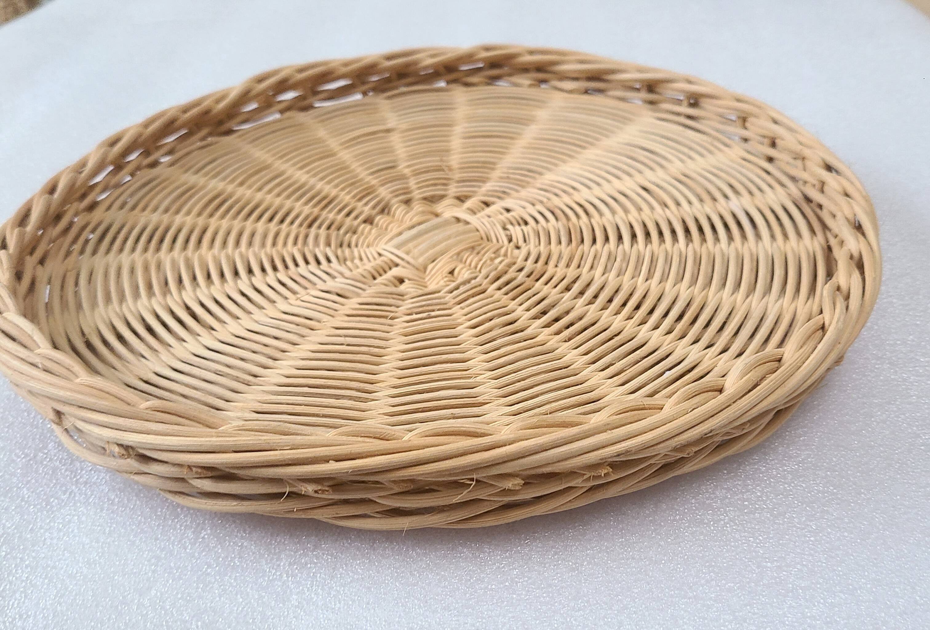 Round rattan tray