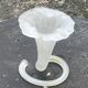 Vase corolle en verre dépoli ancien