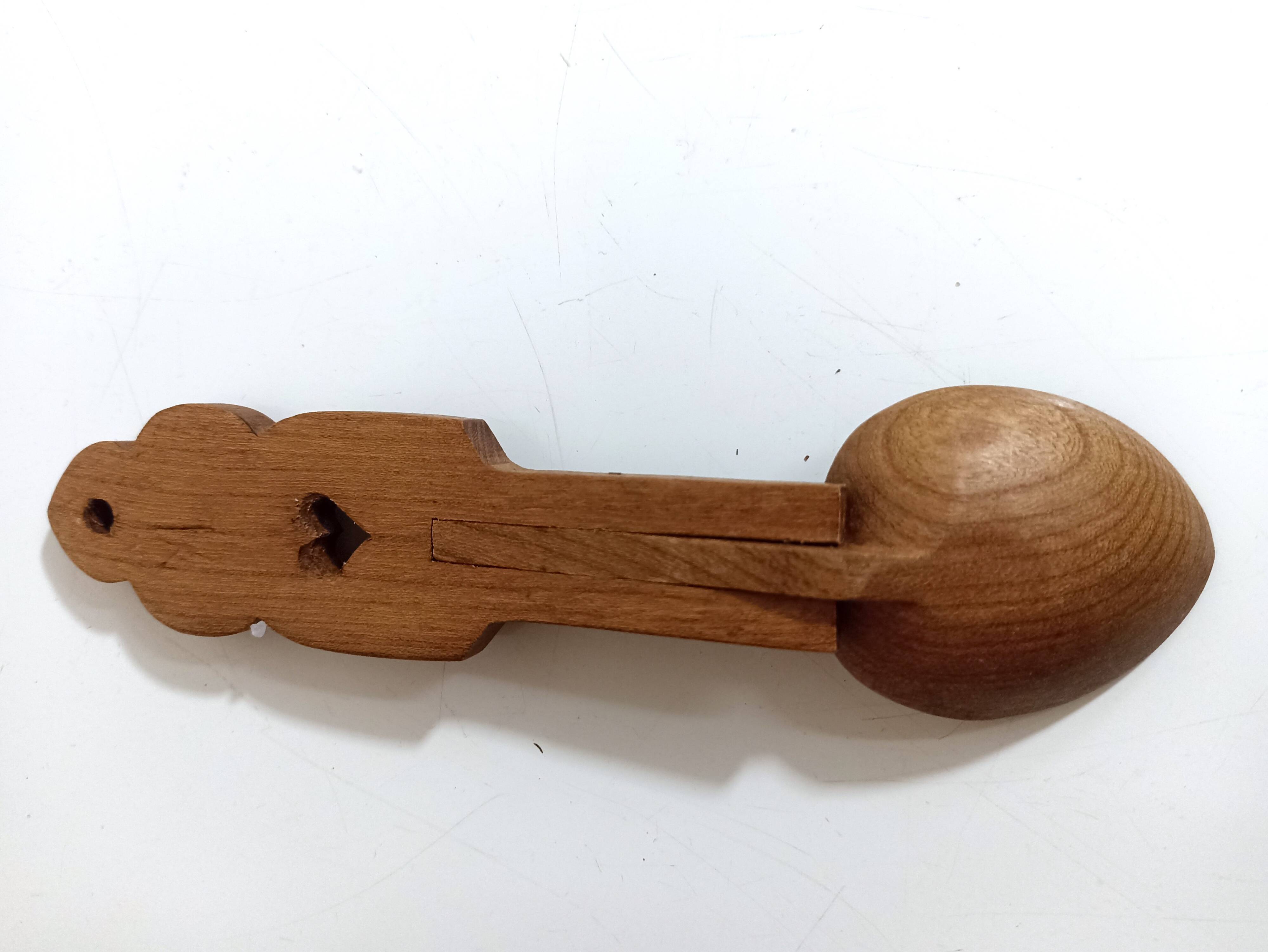 Cuillère de mariage en bois