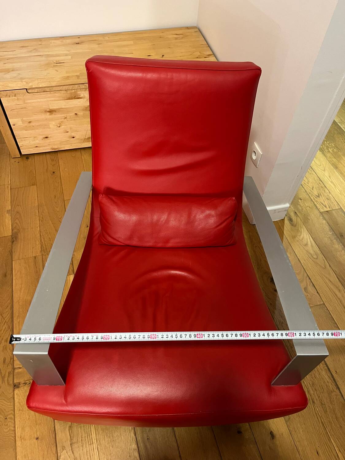 Rocking-chair en cuir rouge ligne roset