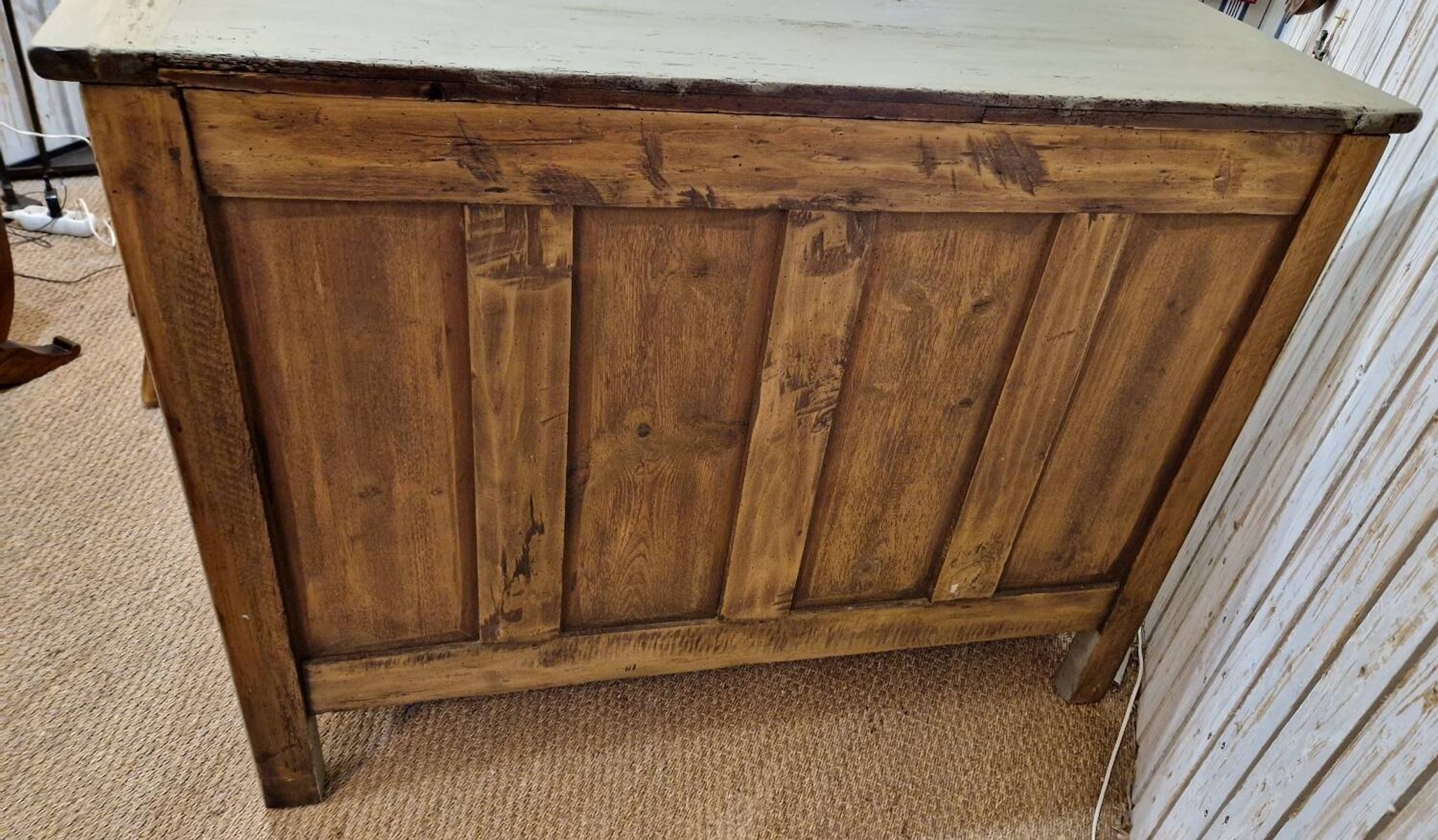 Buffet Louis XV patiné vert méridionale