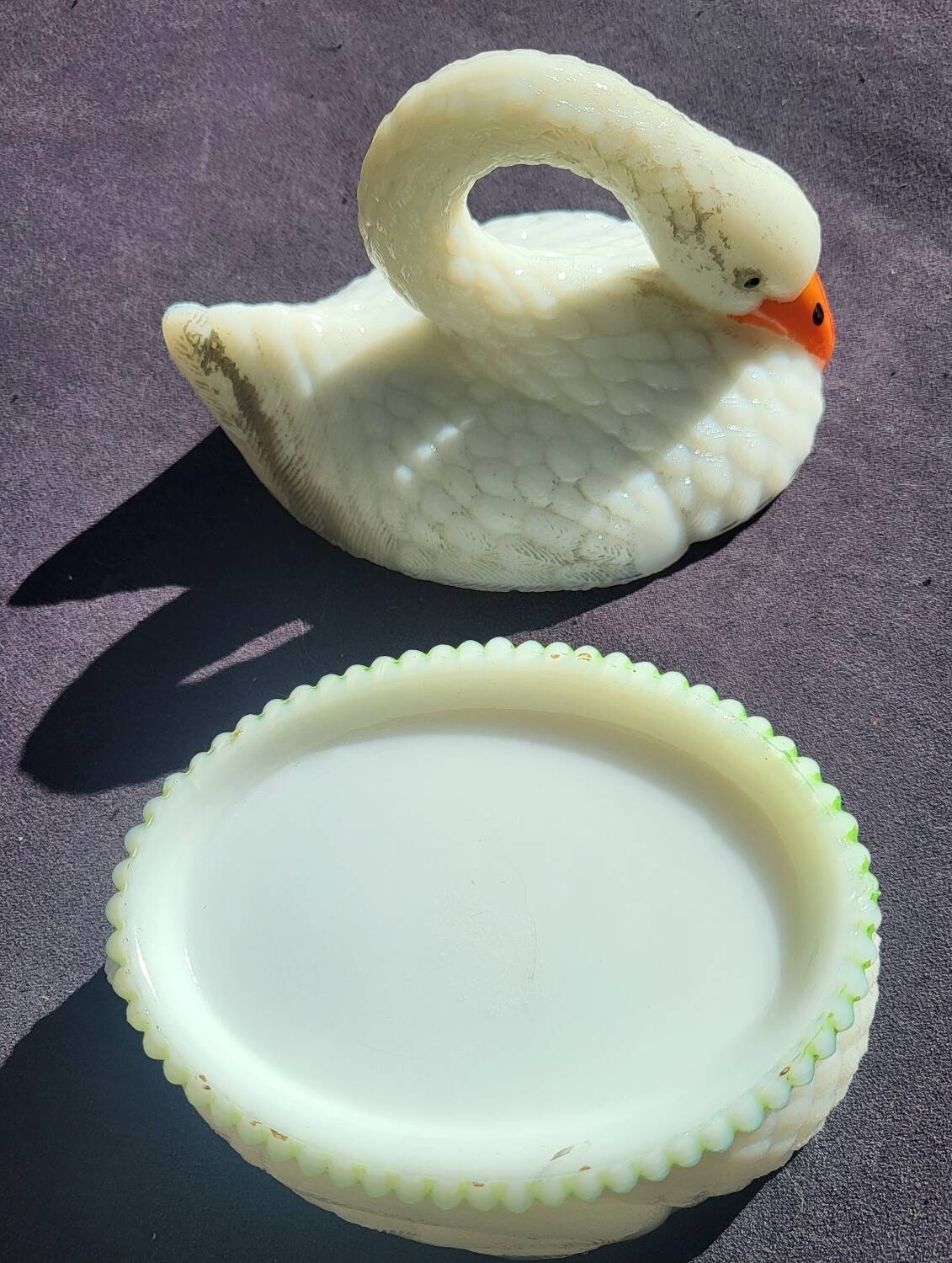 Swan bombonniere in opaline Vallerysthal