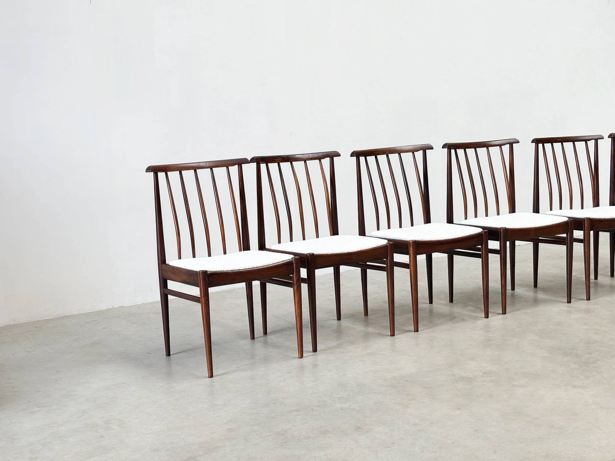 Ensemble de six chaises de salle à manger en palissandre AWA