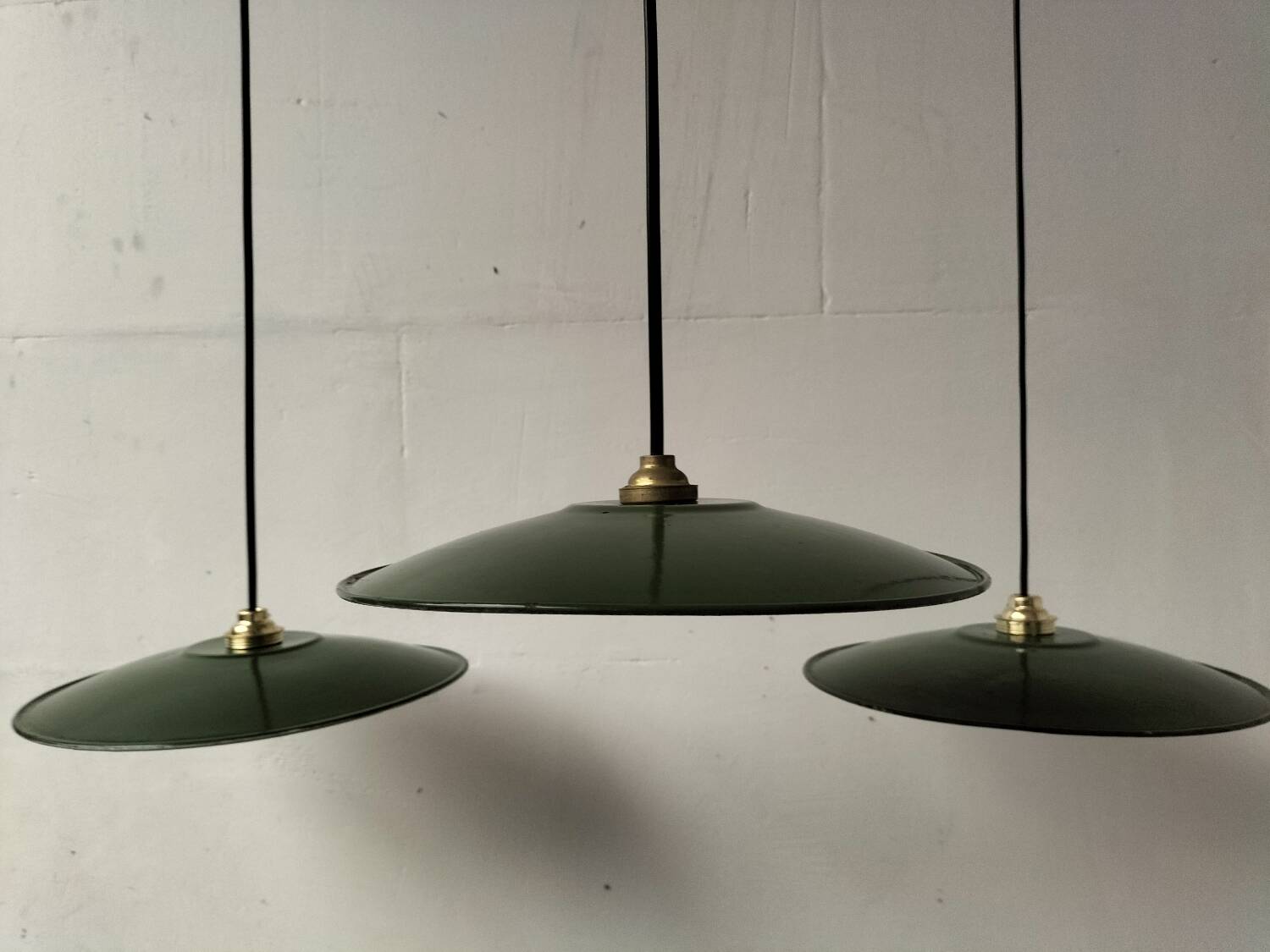 Enamelled sheet metal suspensions