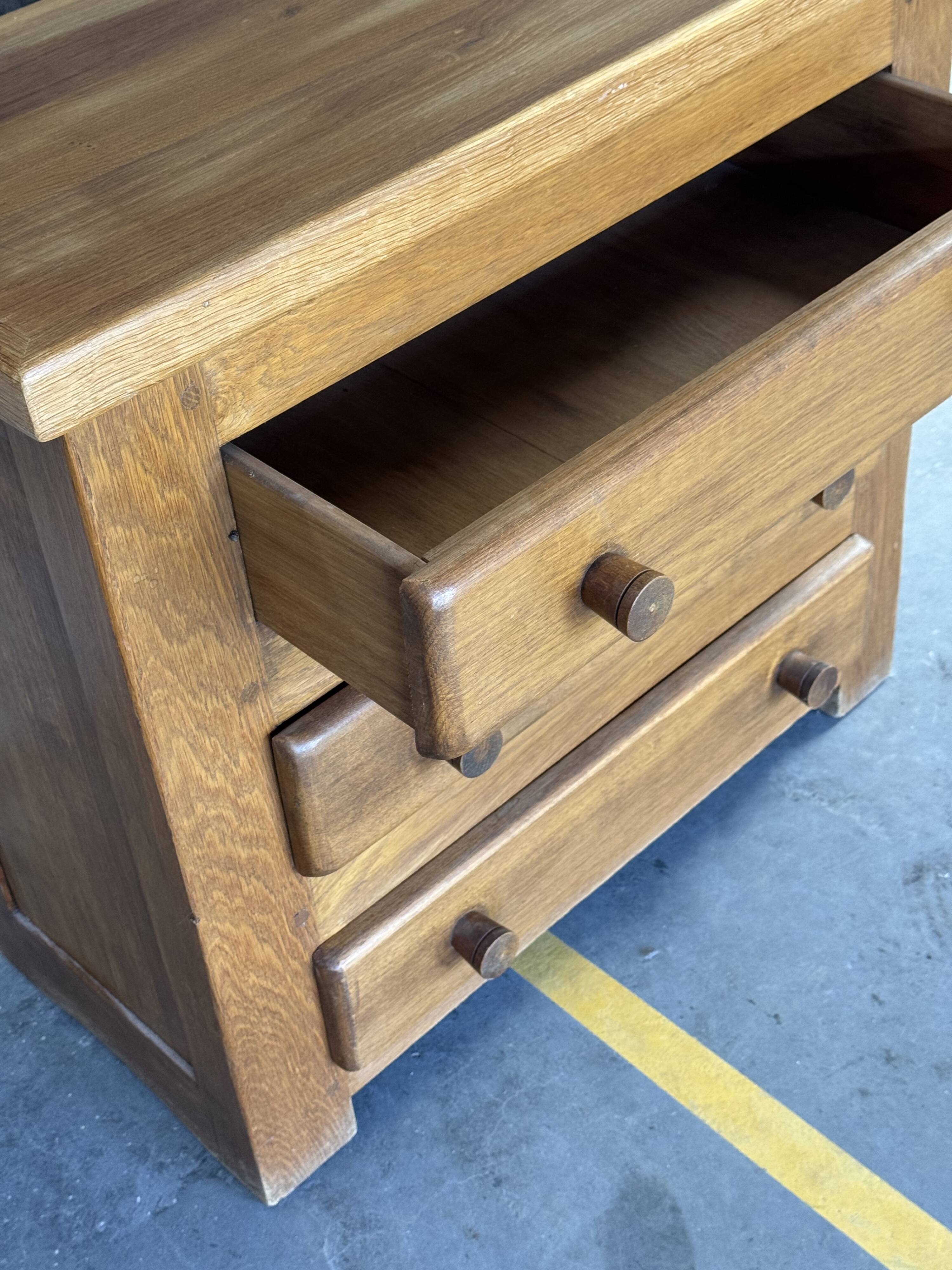 Commode de style brutaliste