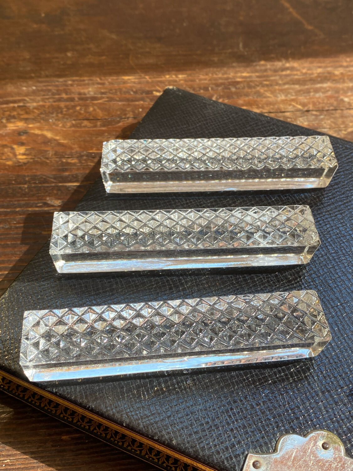 Crystal knife rest, diamond tip