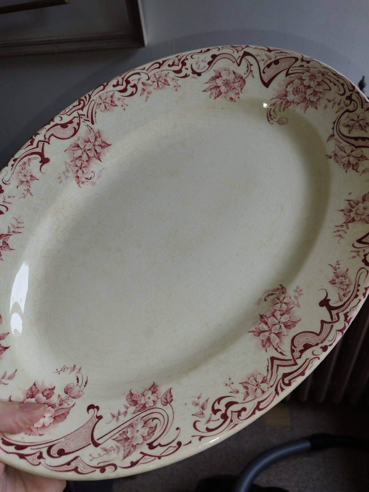 Plat ovale terre de fer rose S.F.G.B.N.G.R modèle Neuilly