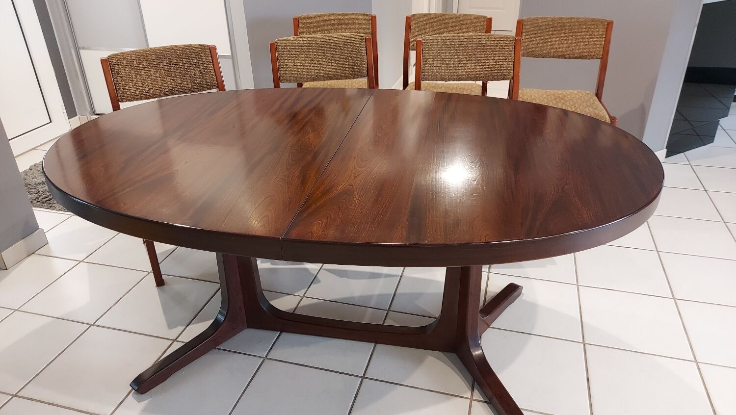 Oral extendable table from the Maison Baumann vintage 1970s