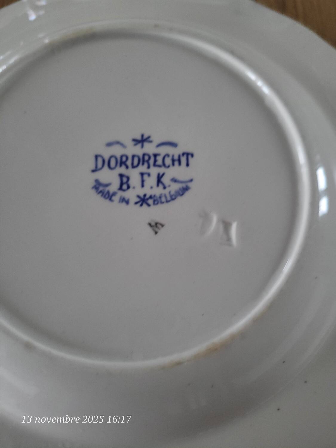4 assiettes creuses Dordrecht Boch Frères La Louvière