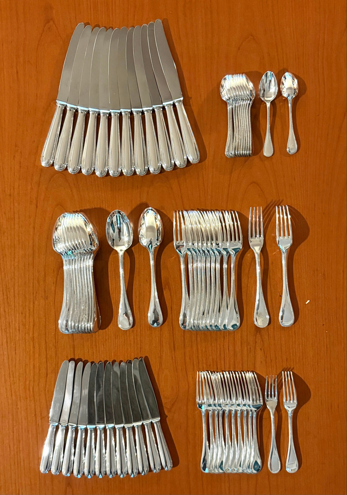 Christofle Perles, 72-piece cutlery set in silver-plated metal, excellent condition.