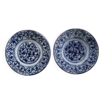 Set of 2 old 18th blue Delfware plates