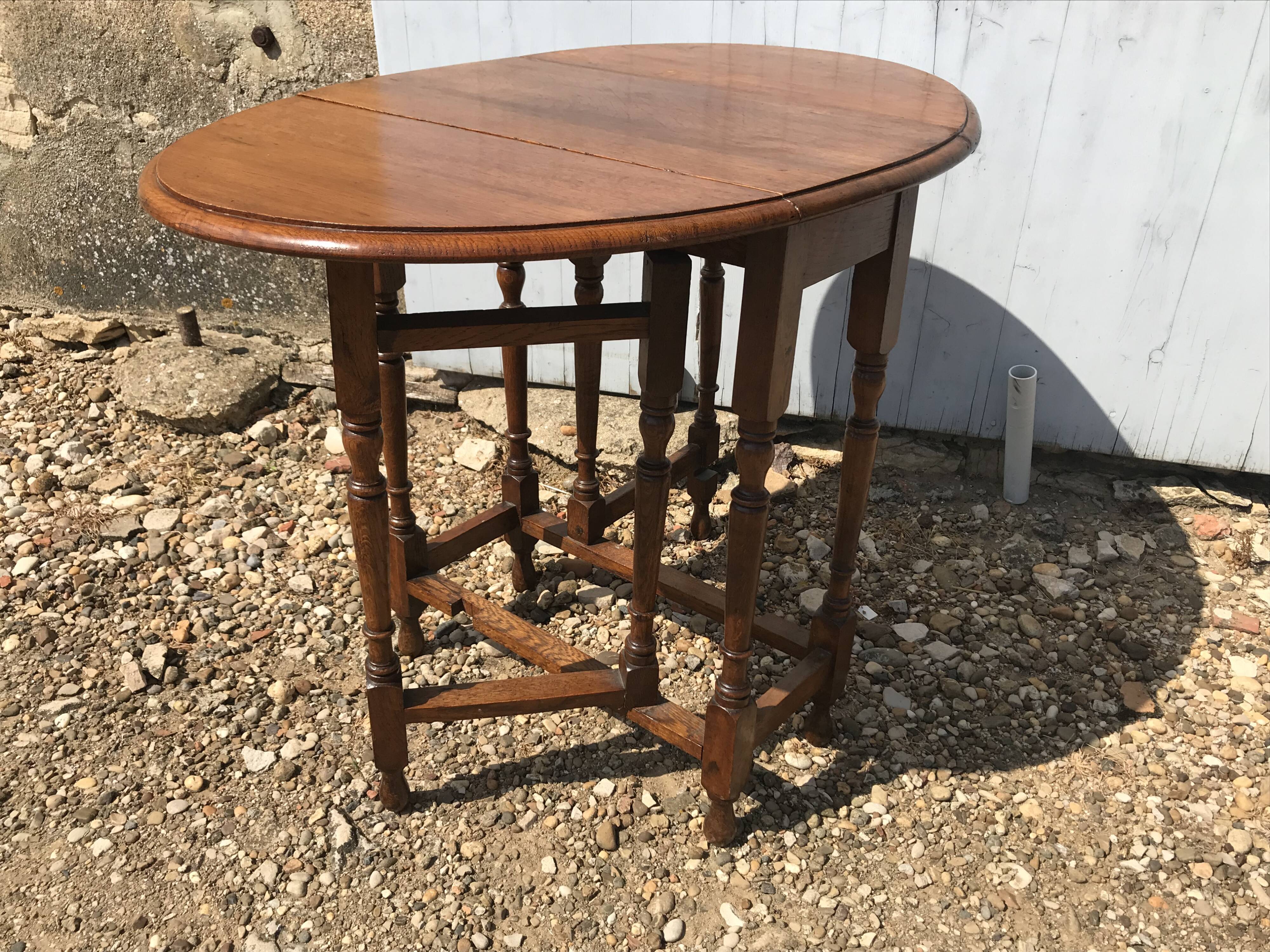 Gateleg oak table