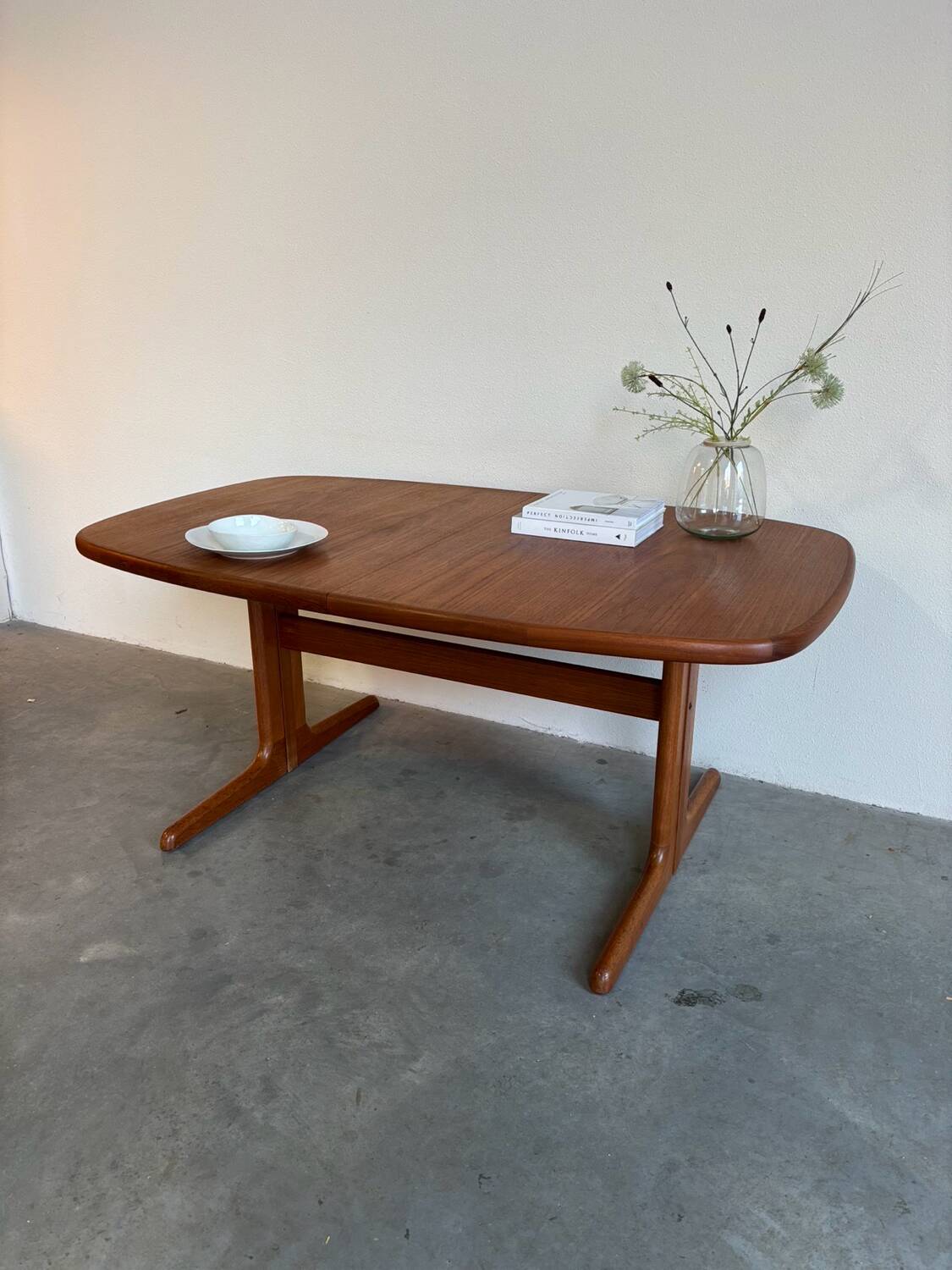 Vintage Skovby extendable oval table teak