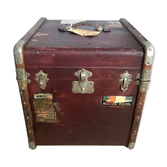 Wooden hat trunk