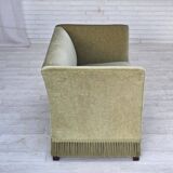 Canapé danois 2 places des années 1970, revêtement en velours, pieds en hêtre.