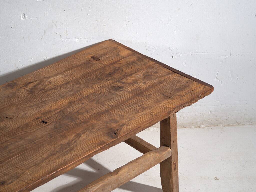 Table basse ancienne en bois de pin – Chine, circa 1930