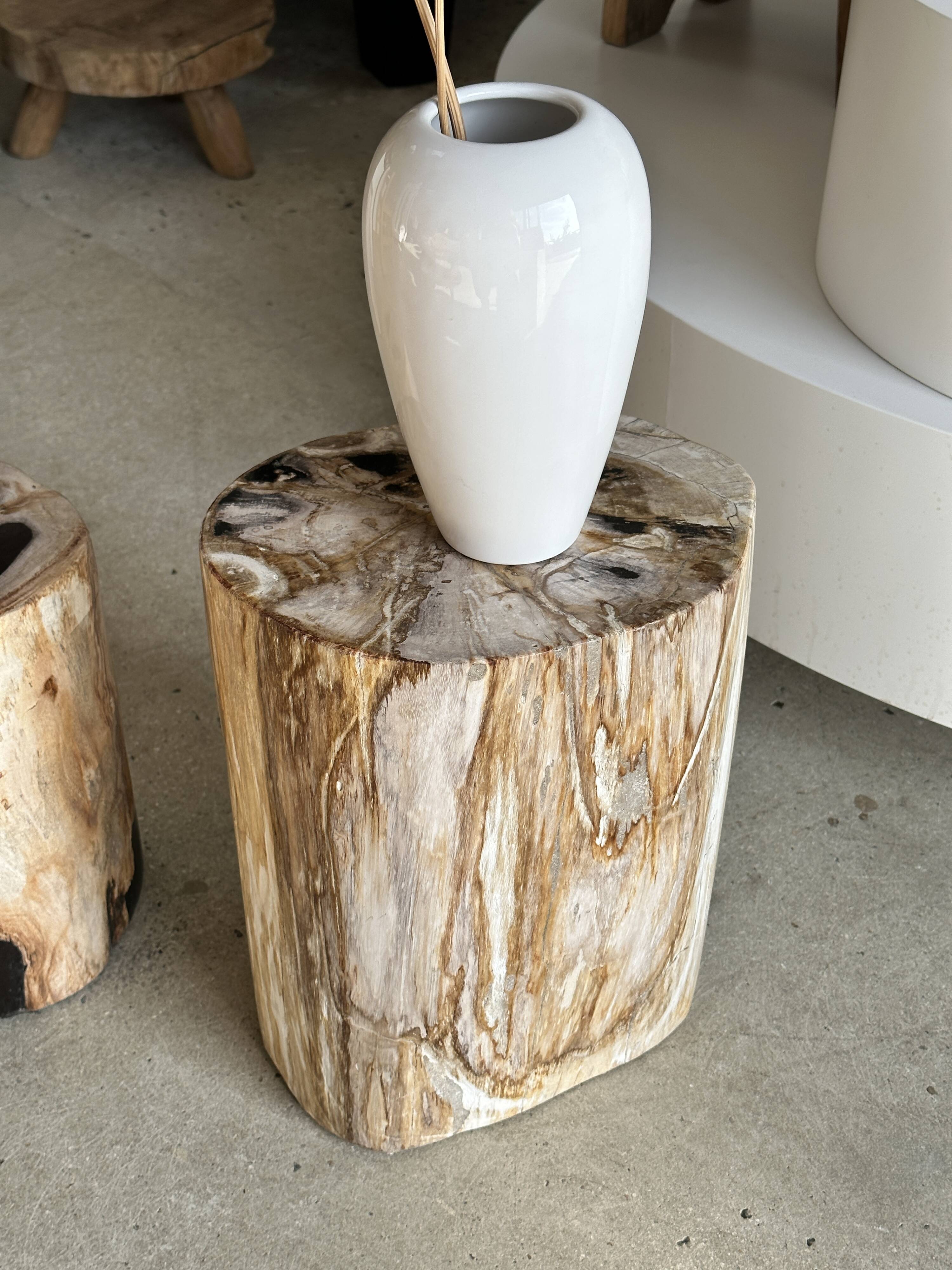 Oblong white vase H:20cm