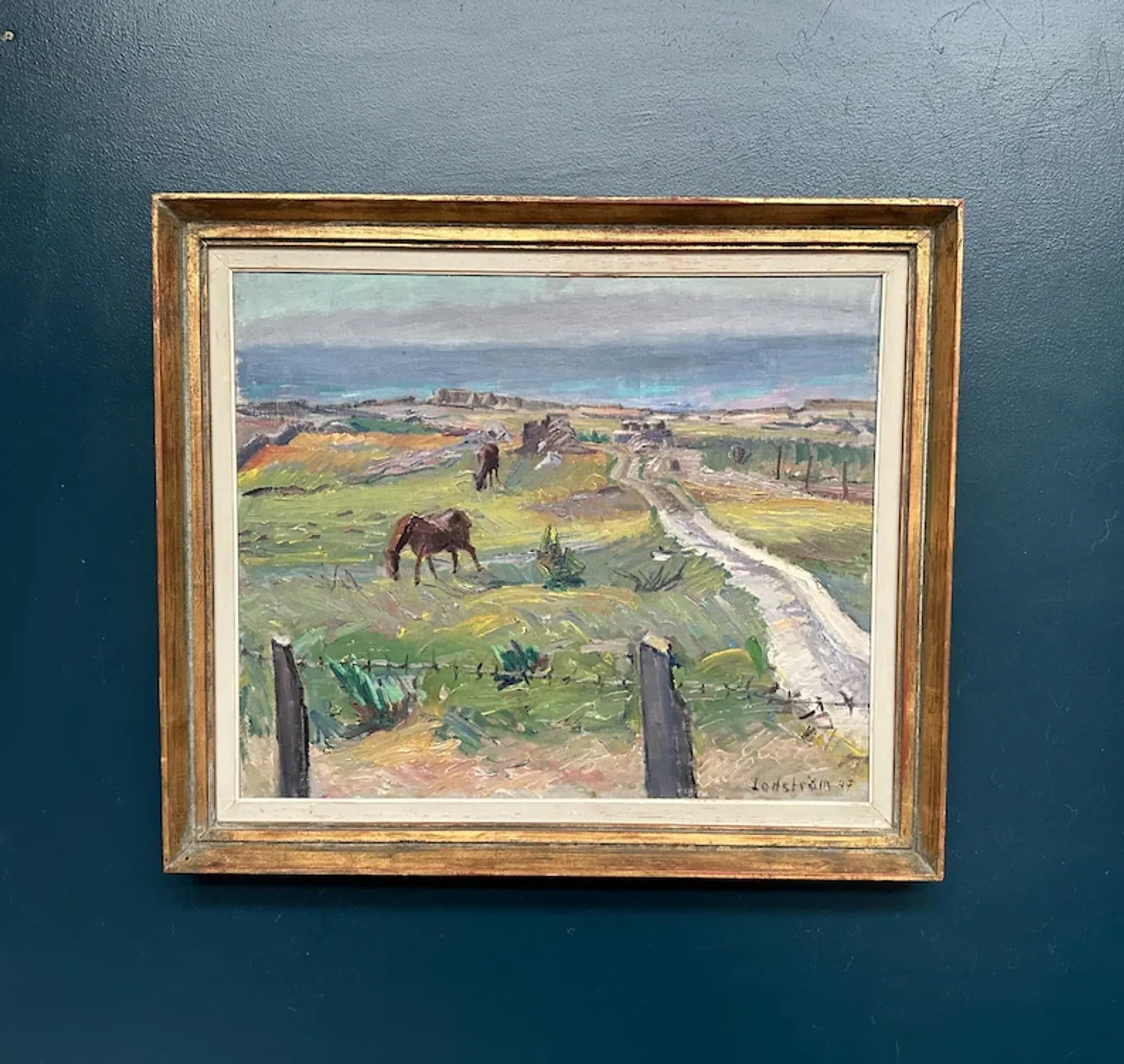 Original Swedish Oil on Canvas – "Coastal Scene with Horses" by Georg Lodström – Signed – 1947 – Framed – 77 × 66 cm