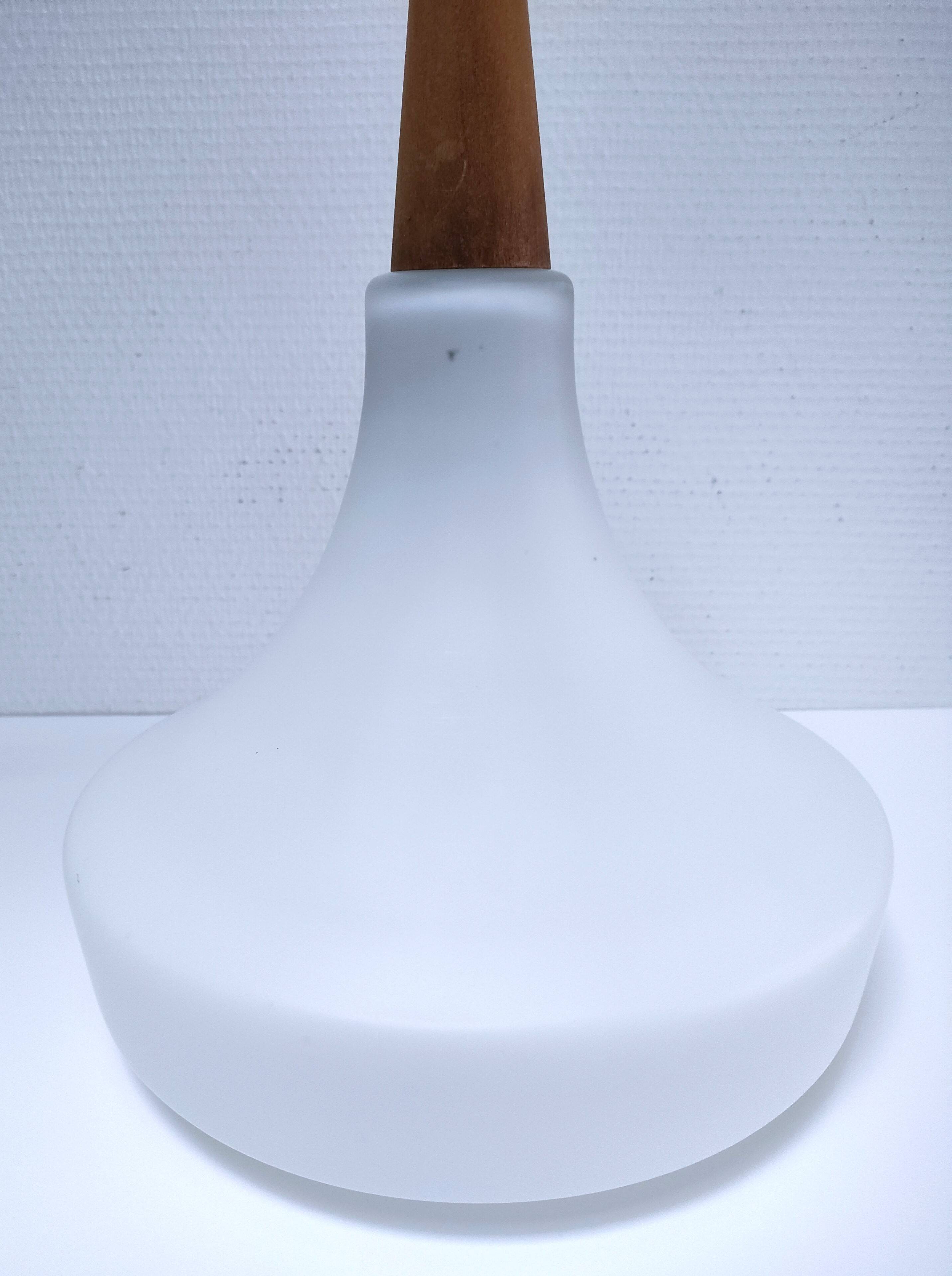 Suspension verre opalin et bois design années 70