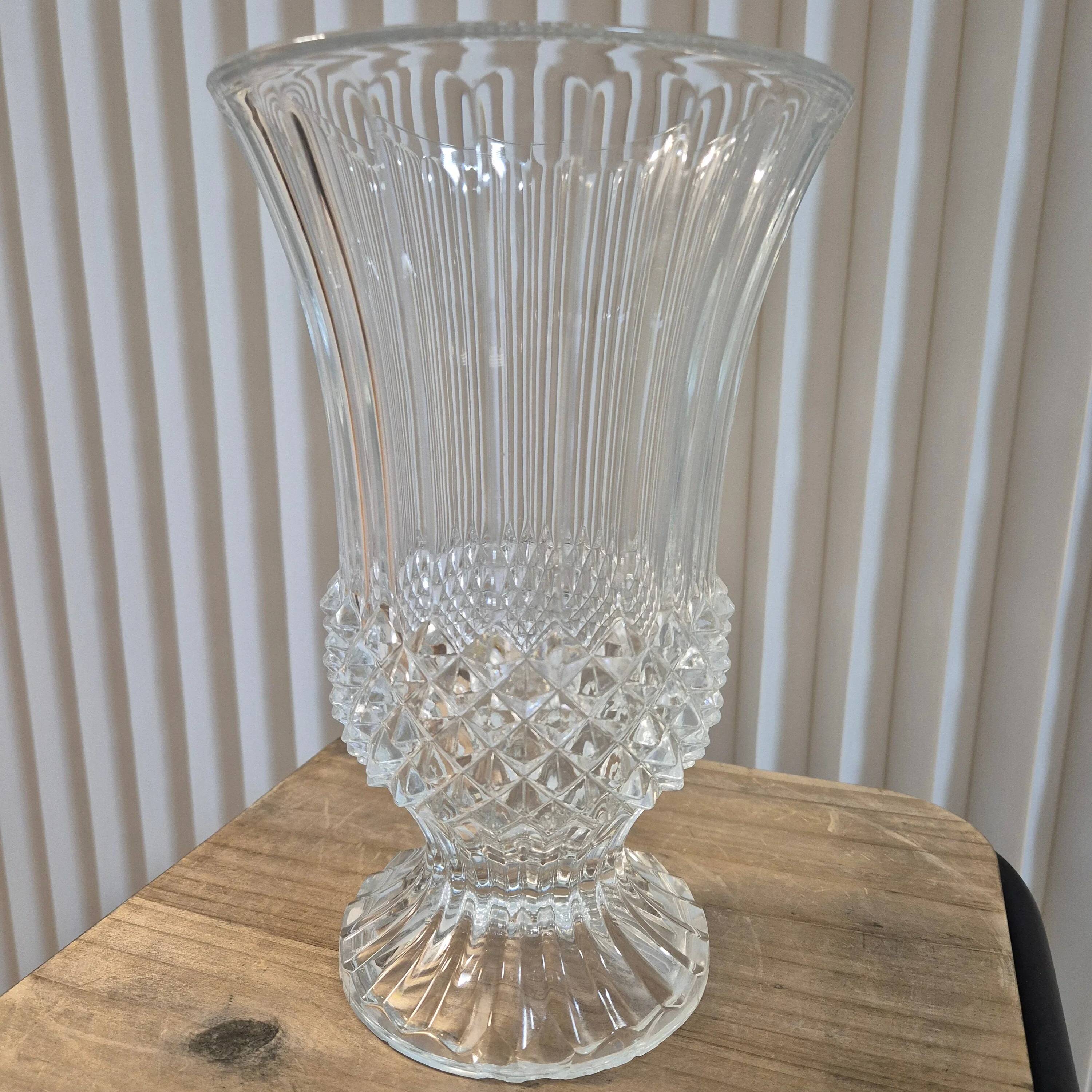 Large pedestal vase in crystal