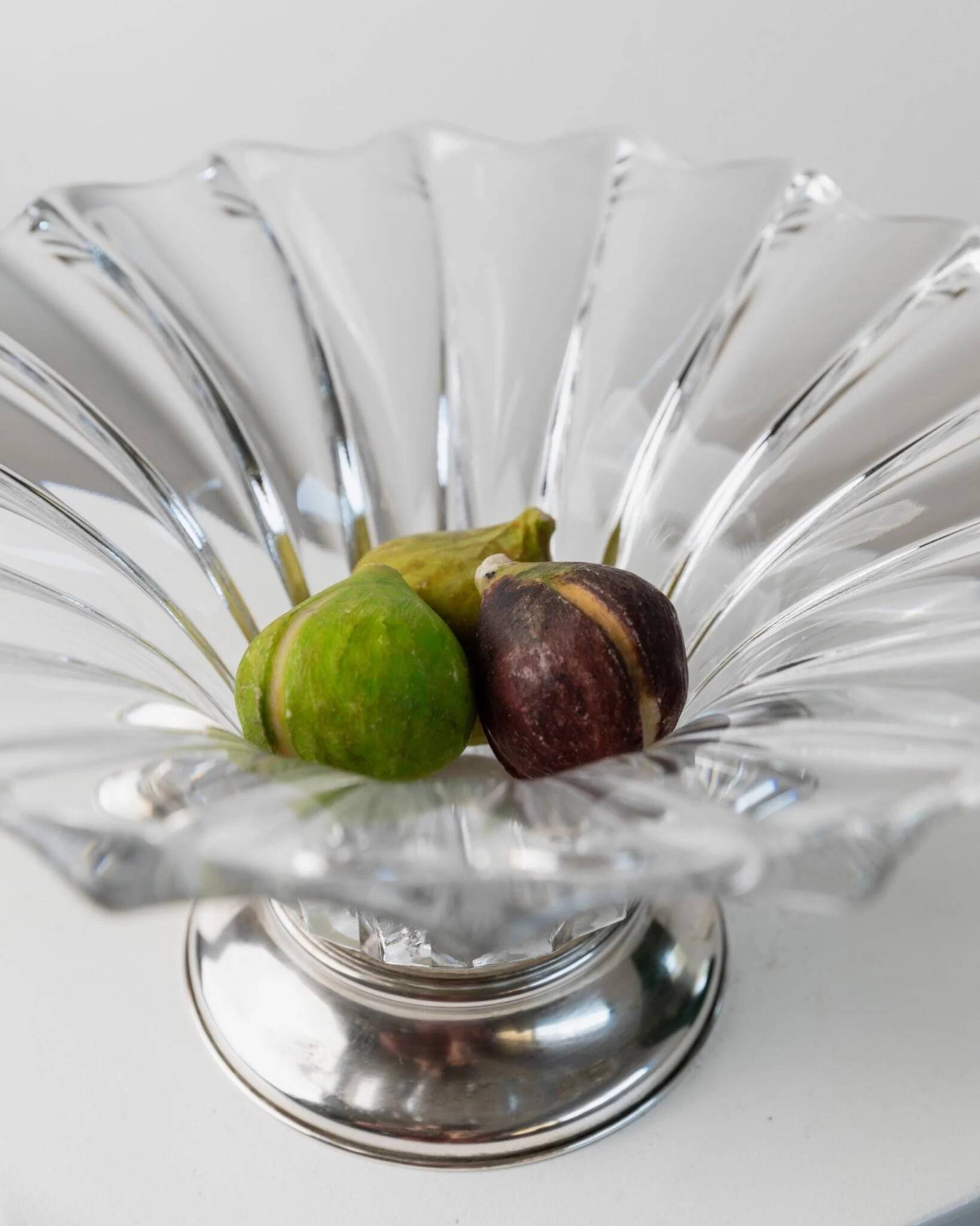Grand bol en cristal clair vintage avec pied en argent - pièce maîtresse des années 1940 en Italie