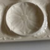 Plat en barbotine blanche faience de Gien 1970