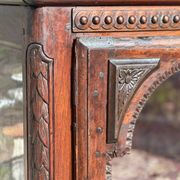 Small display cabinet to place in carved solid oak, 19th century.