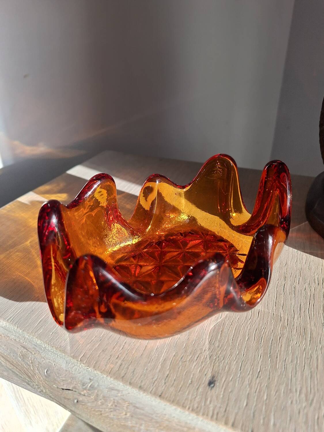 Amber glass pocket emptier