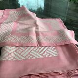 Pink jacquard dinner service