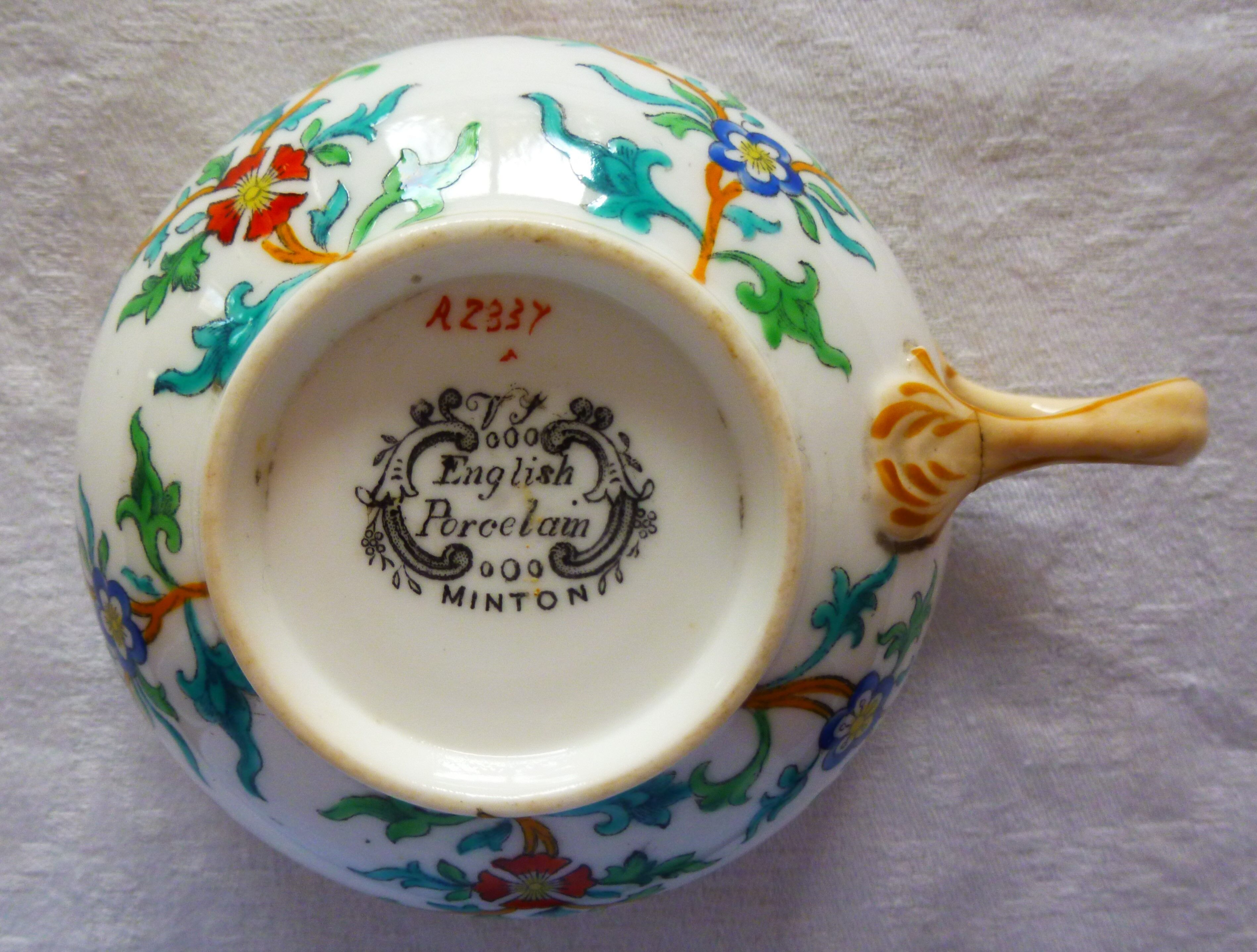 Tasse à thé porcelaine de Minton