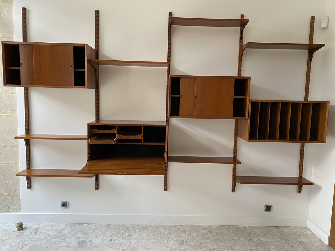 "Royal System" set of 4 teak columns, by Poul Cadovius 1970