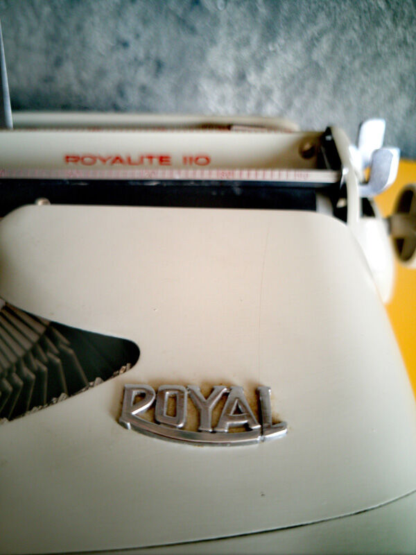 Royalite 110 typewriter