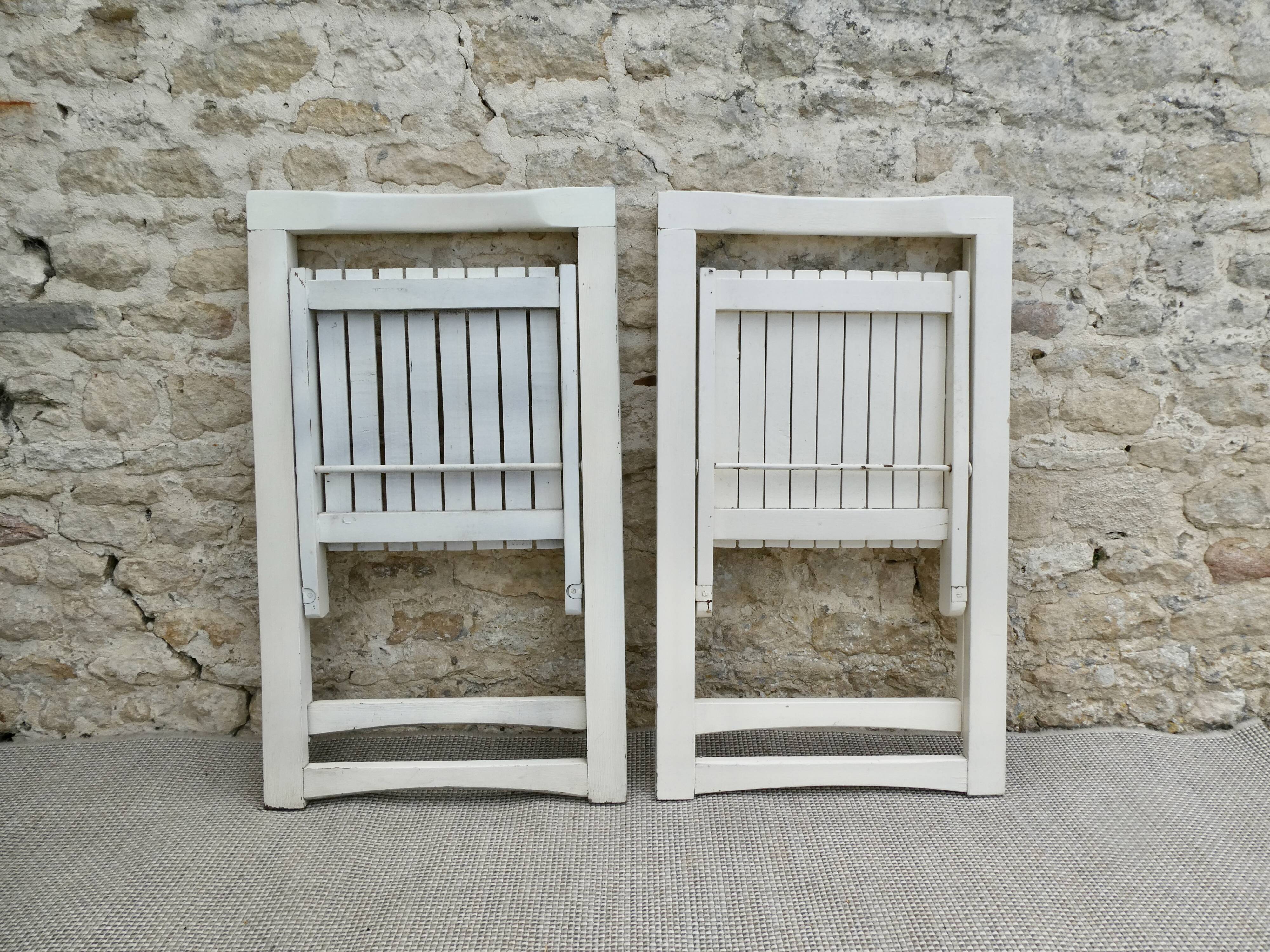 Pair of folding wooden chairs, white patina, circa 1960.