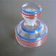 Carafe aux cercles rouges et bleus
