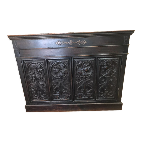 Buffet bas style gothique epoque louis xiii