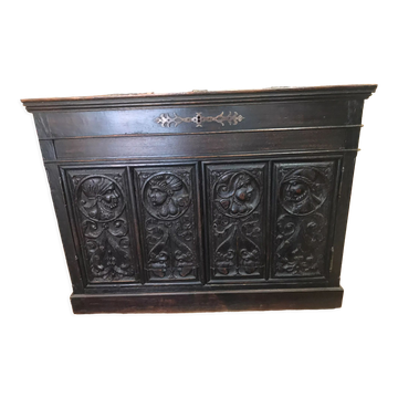 Buffet bas style gothique epoque louis xiii