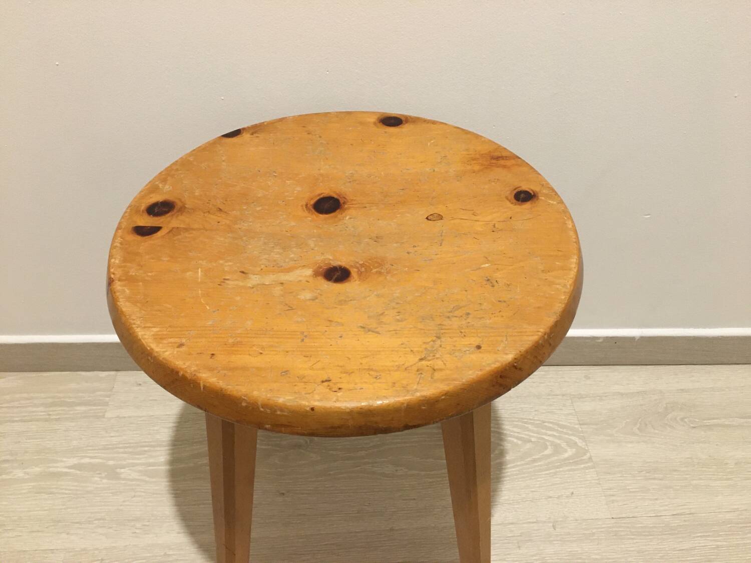 Tabouret rond en bois
