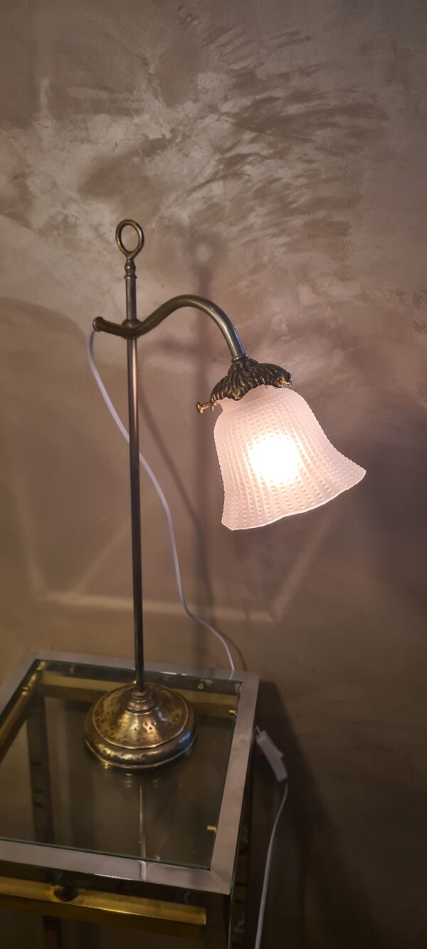 Lampe tulipe opaque moulé  strier   54x26, 1900