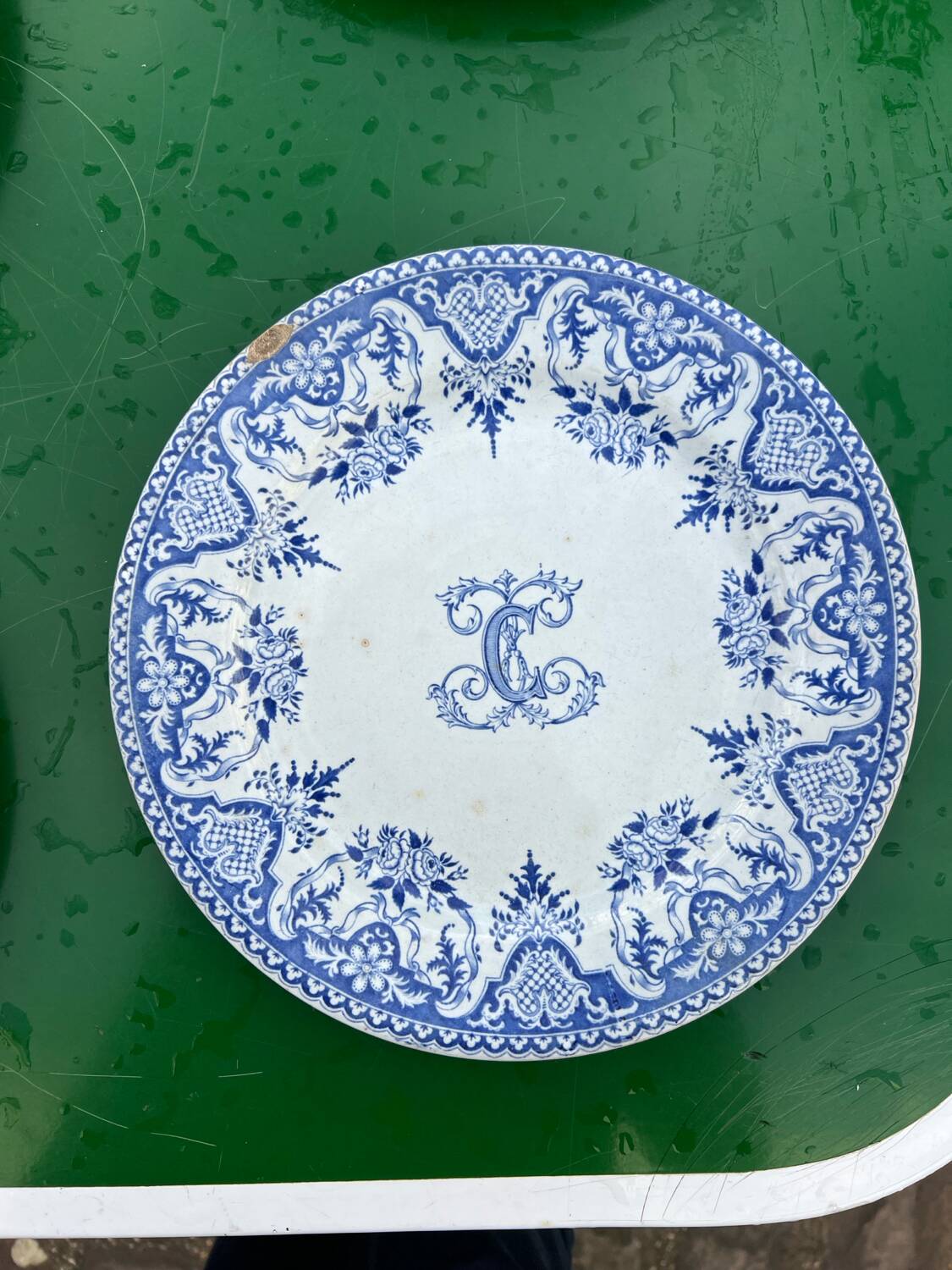 6 assiettes Gien série monogramme « 2nd choix »