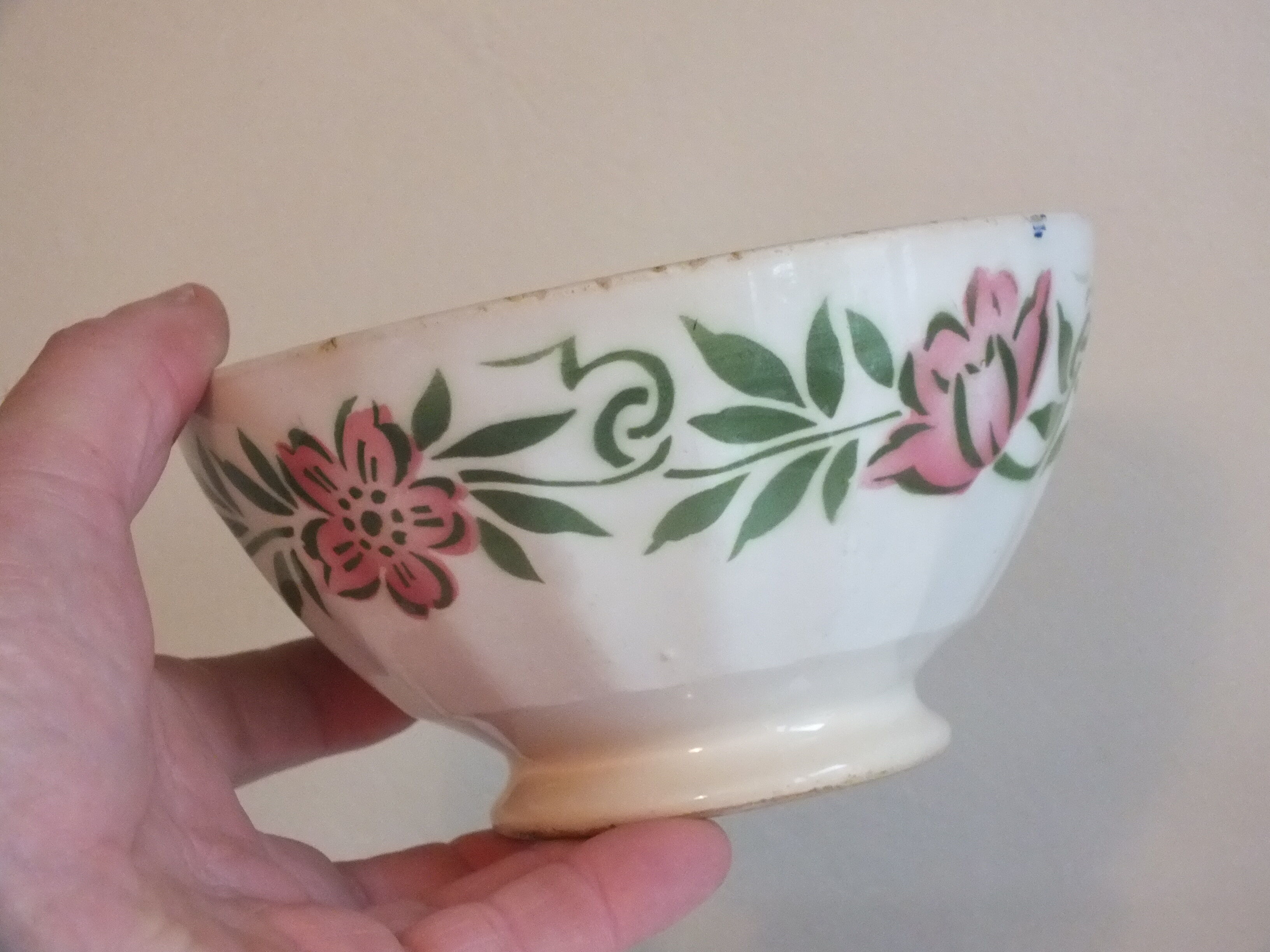 Old ribbed bowl flower garland