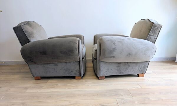 Paire de fauteuils club moustache en velours gris éléphant