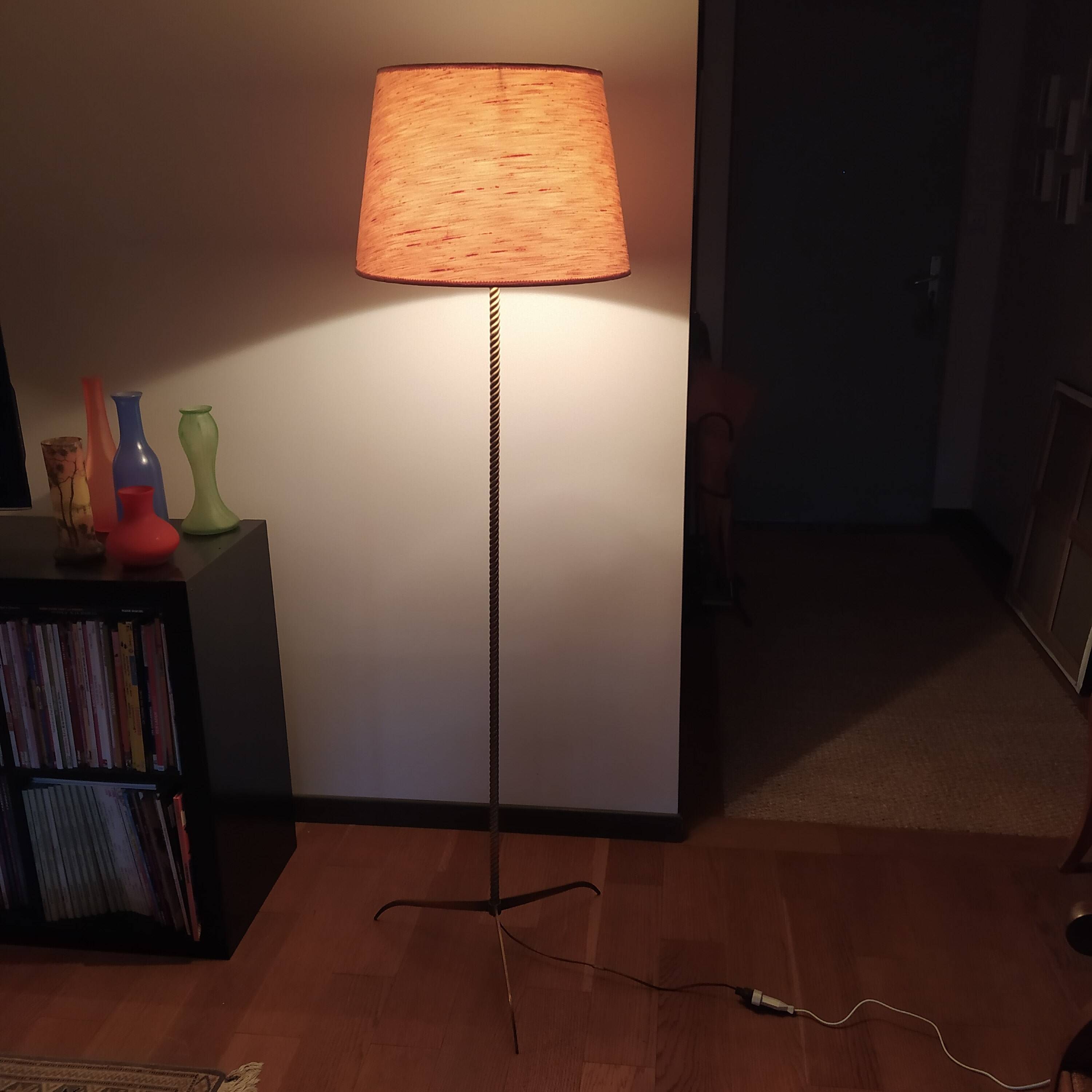 Vintage tripod floor lamp in golden brass twisted barrel