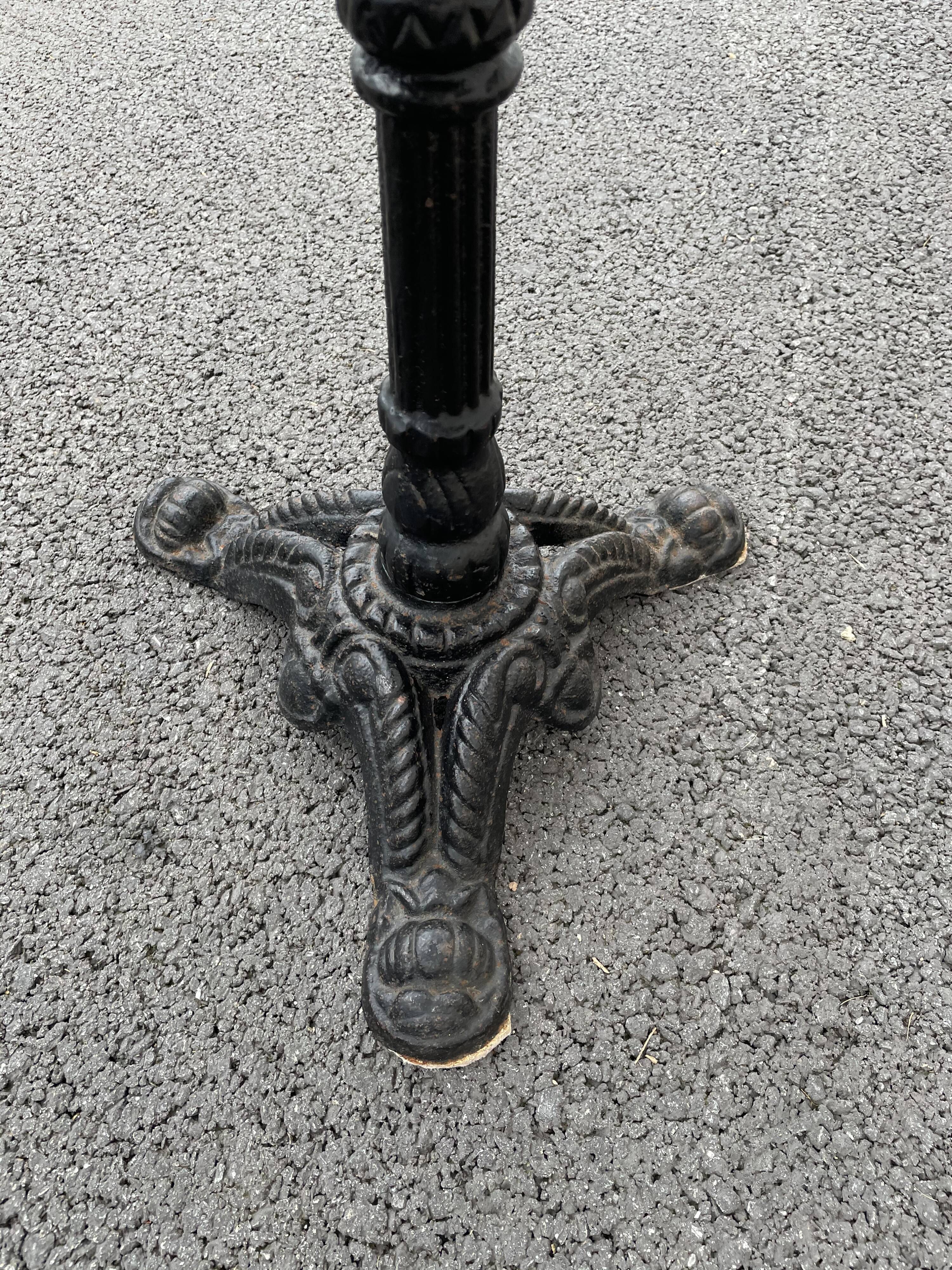 Round bistro table in white marble