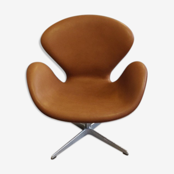 Arne Jacobsen Swan chair by Fritz Hansen