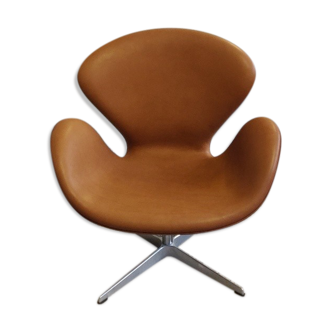 Arne Jacobsen Swan chair by Fritz Hansen